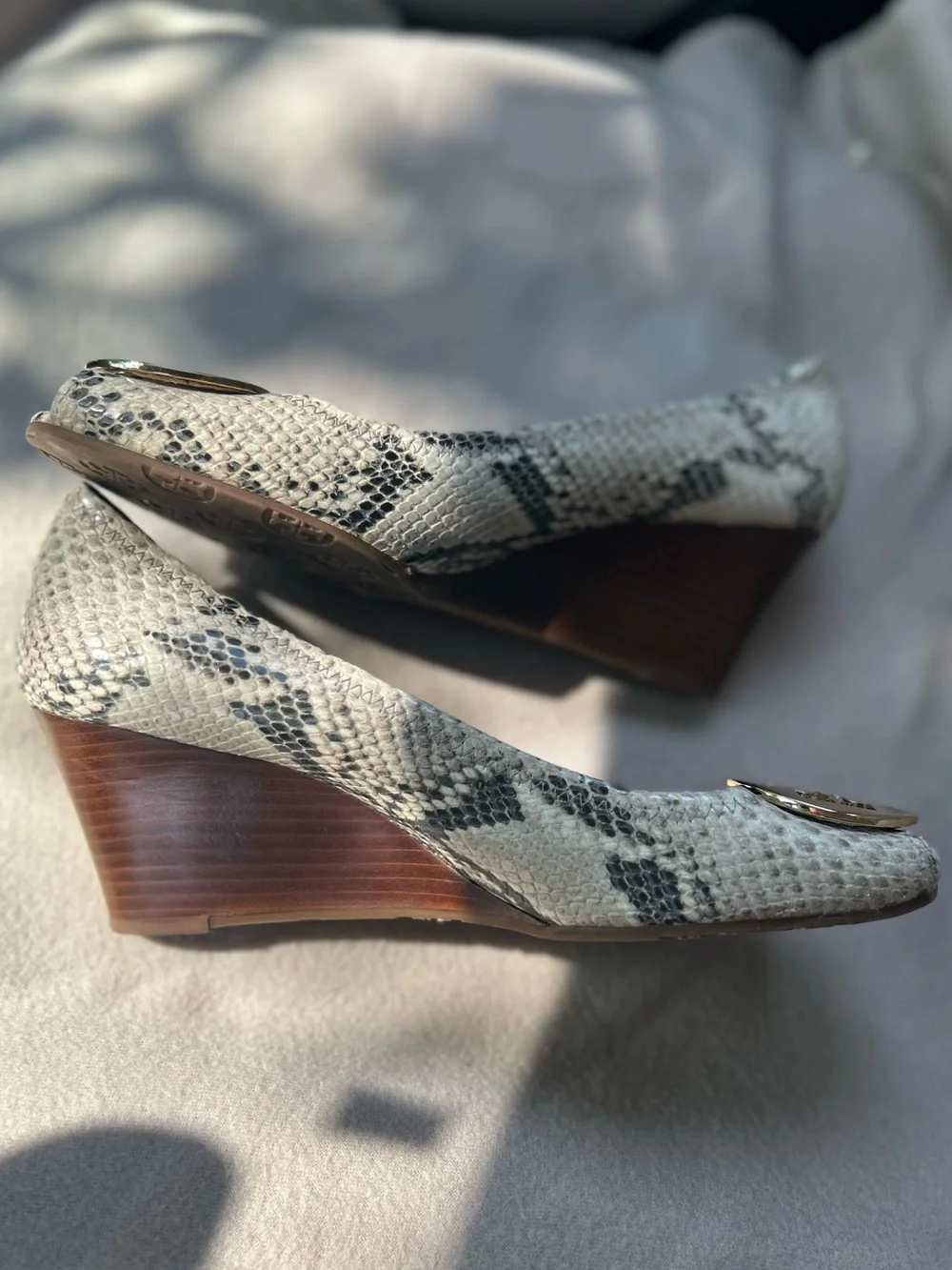 Tory Burch python Snake-Print leather peep toe wedges w/Gold Logo size 11